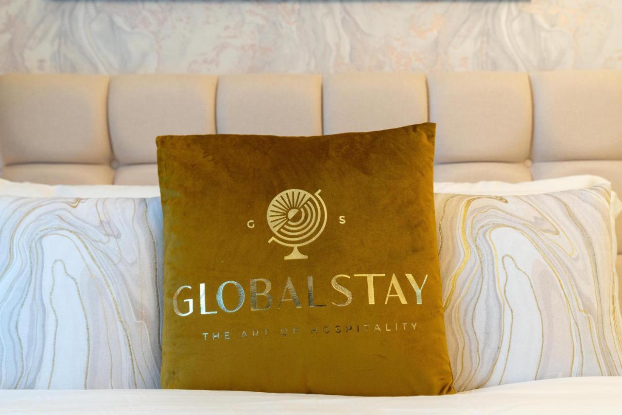 Exclusive Globalstay Apartments In Business Bay Free Parking & More! Дубай Экстерьер фото